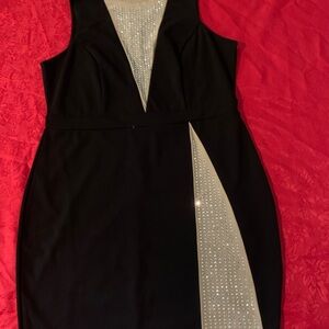 SYMPHONY.Elegant Black and Gold Dress.
Size 3XL